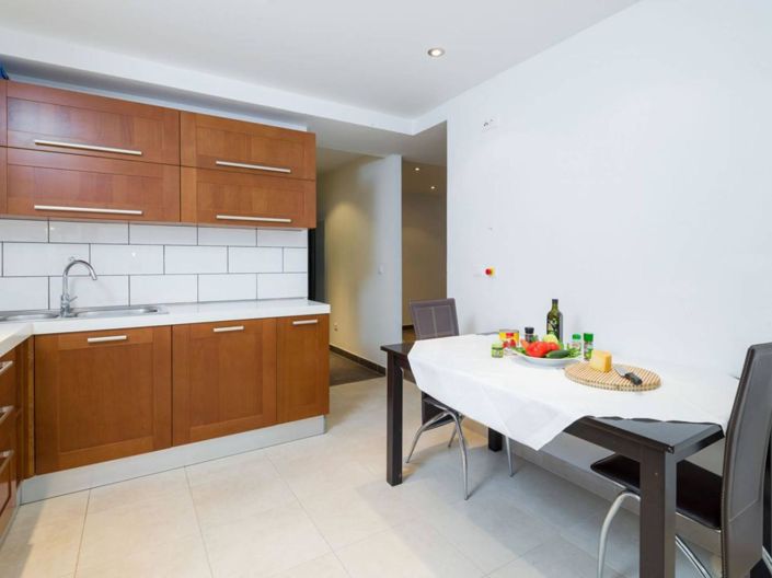 Image No.19-7 Bed Property for sale