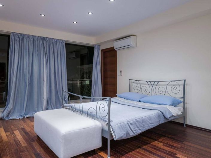 Image No.24-7 Bed Property for sale