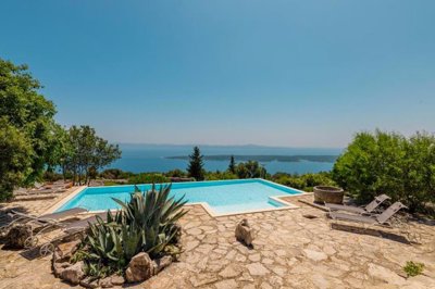 1 - Jelsa, Property