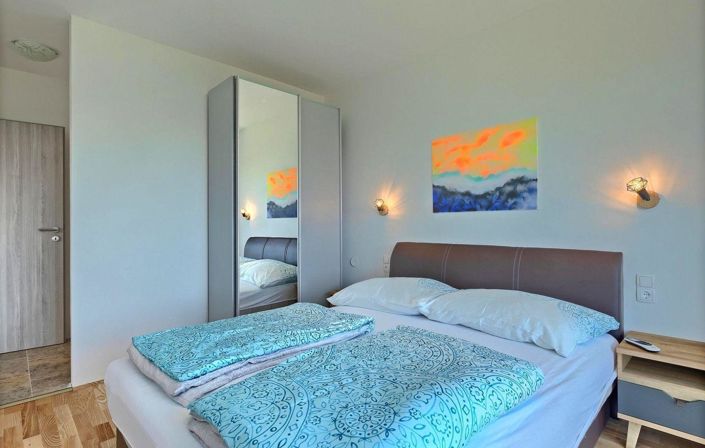 Image No.20-4 Bed Property for sale