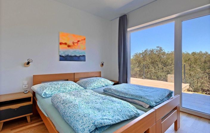 Image No.23-4 Bed Property for sale