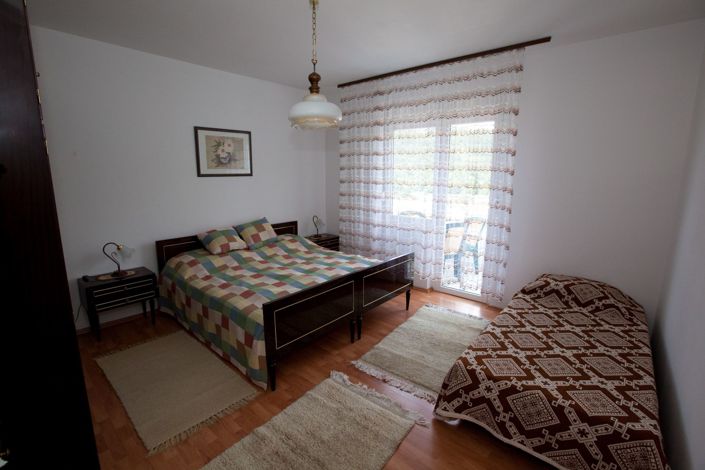 Image No.12-12 Bed Property for sale