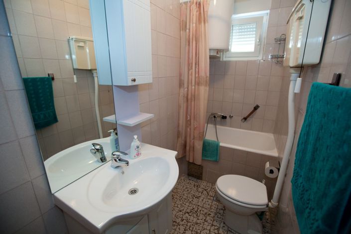 Image No.16-12 Bed Property for sale