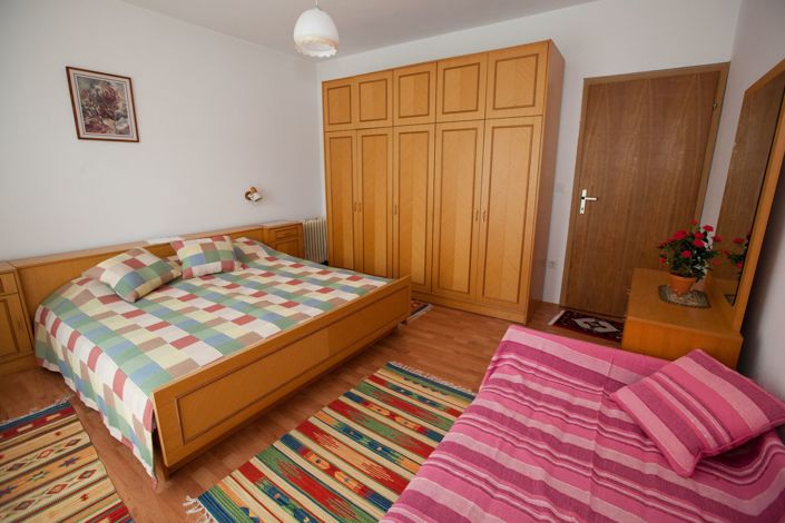 Image No.19-12 Bed Property for sale