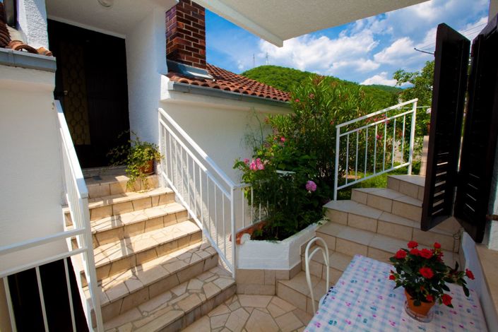 Image No.25-12 Bed Property for sale