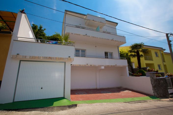 Image No.3-12 Bed Property for sale