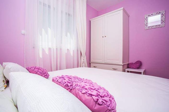 Image No.22-5 Bed Property for sale