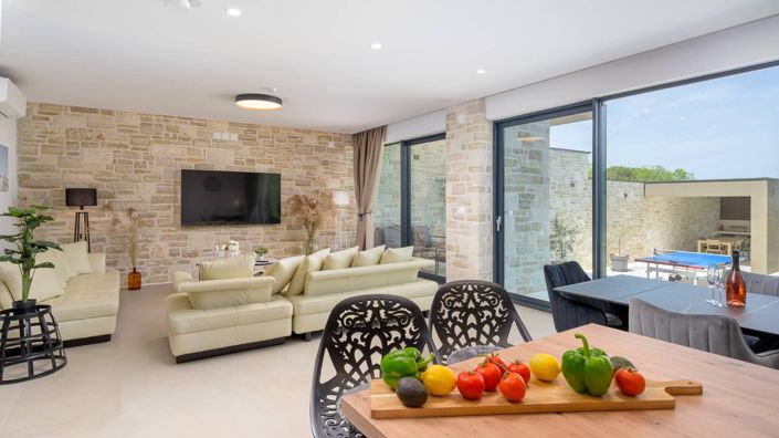 Image No.10-3 Bed Property for sale