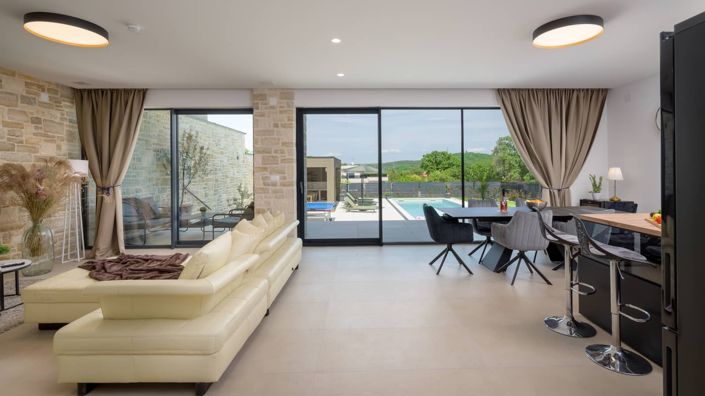 Image No.11-3 Bed Property for sale