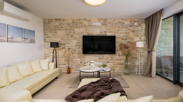 Image No.12-3 Bed Property for sale