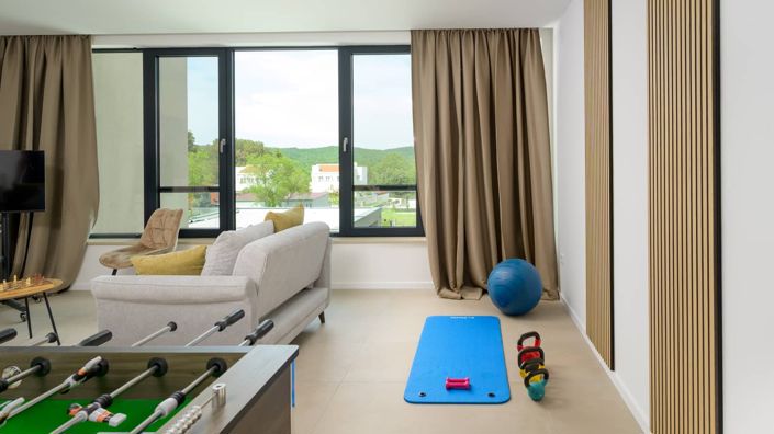 Image No.17-3 Bed Property for sale