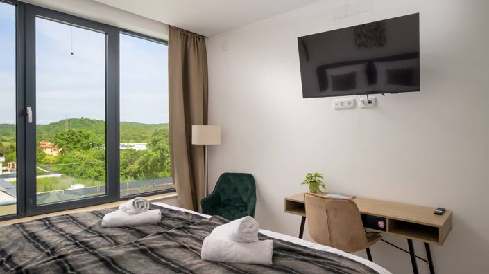 Image No.18-3 Bed Property for sale