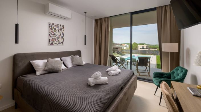 Image No.21-3 Bed Property for sale