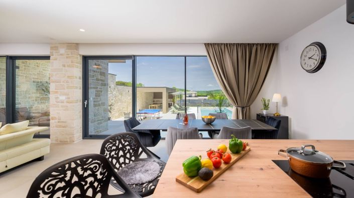 Image No.9-3 Bed Property for sale