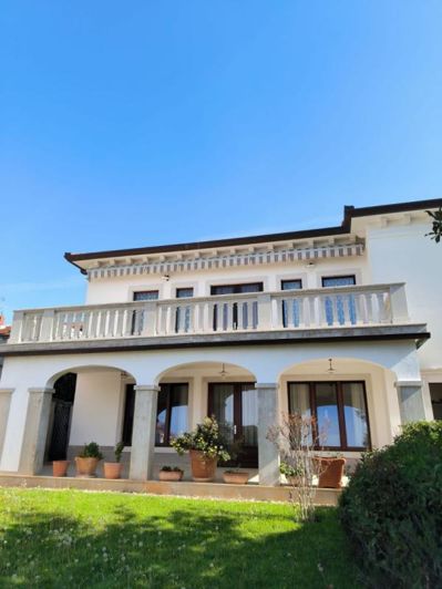 Image No.14-5 Bed Property for sale