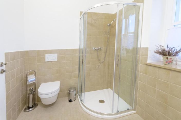 Image No.18-3 Bed Property for sale