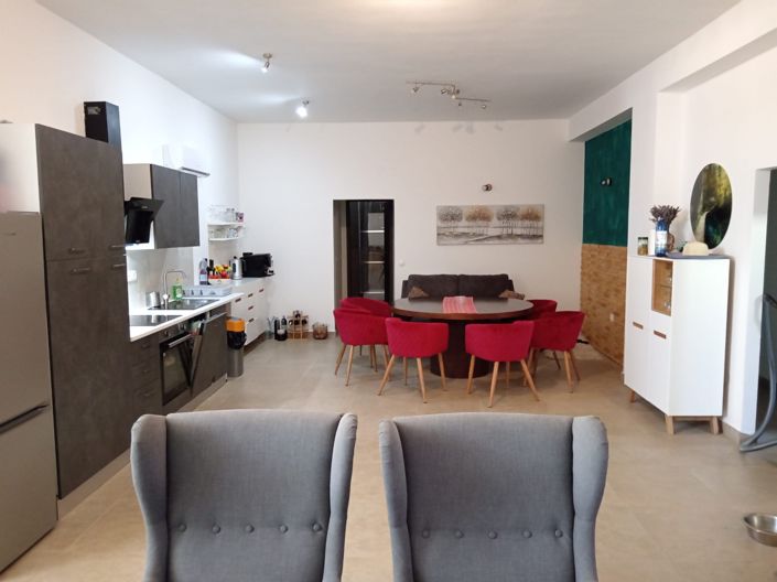 Image No.16-12 Bed Property for sale