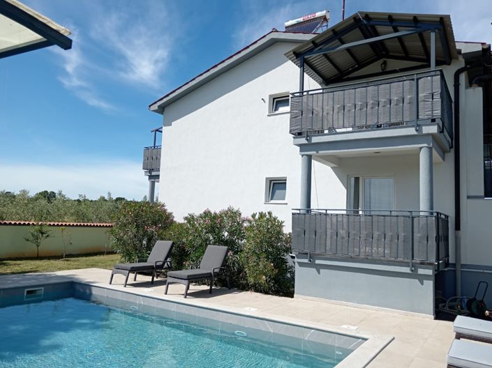 Image No.5-12 Bed Property for sale