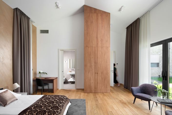 Image No.24-4 Bed Property for sale