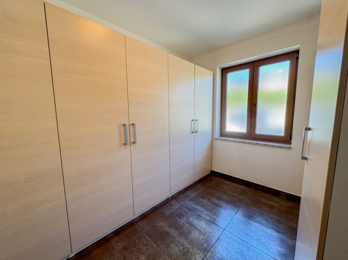 Image No.11-2 Bed Property for sale