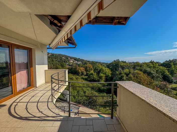 Image No.16-2 Bed Property for sale