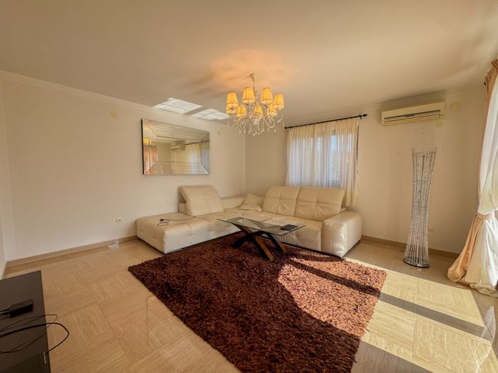 Image No.19-2 Bed Property for sale