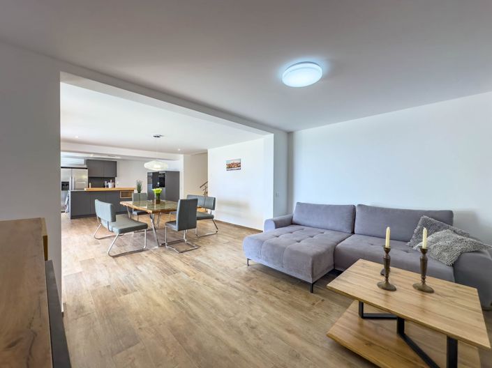 Image No.14-3 Bed Property for sale