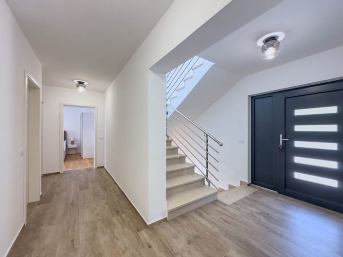 Image No.21-3 Bed Property for sale