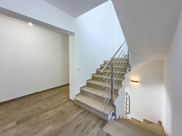 Image No.22-3 Bed Property for sale