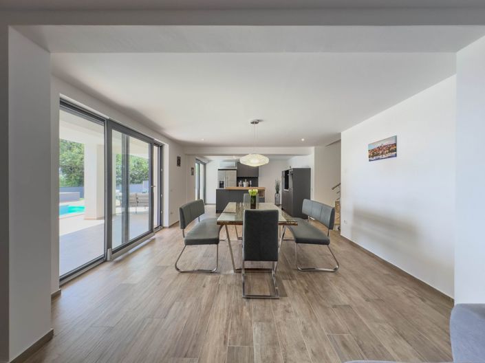 Image No.9-3 Bed Property for sale