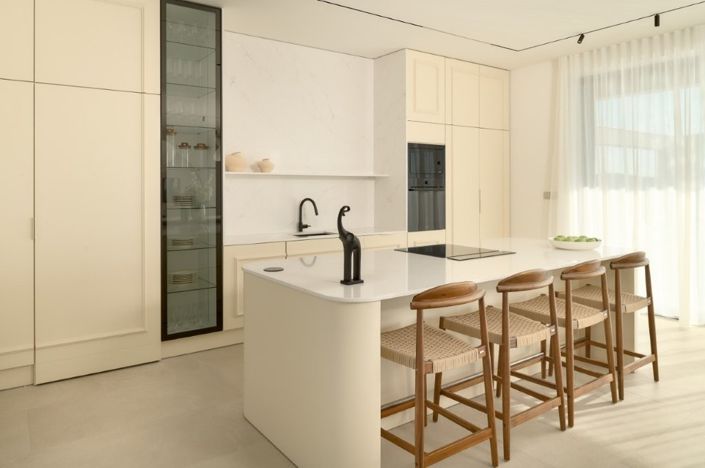 Image No.19-5 Bed Property for sale