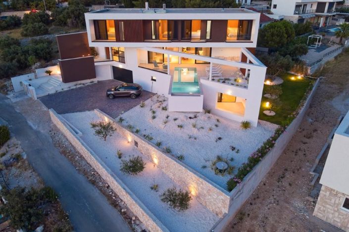 Image No.7-5 Bed Property for sale