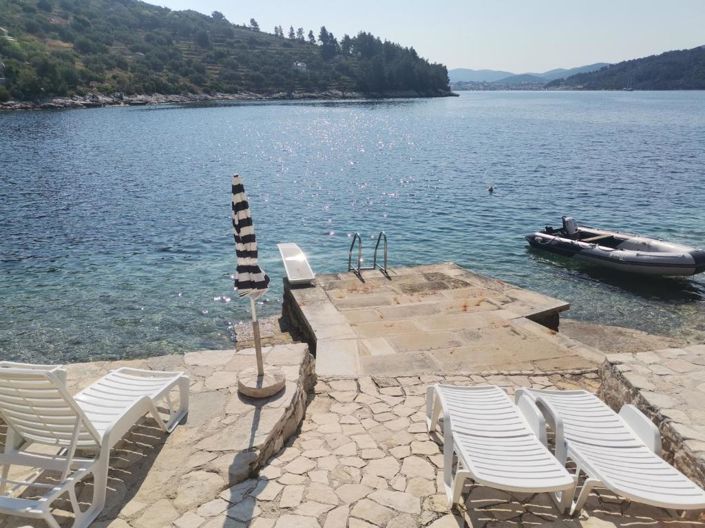 Image No.1-6 Bed Property for sale