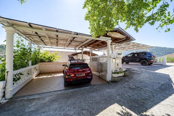 Image No.15-6 Bed Property for sale