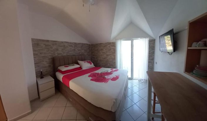 Image No.21-6 Bed Property for sale