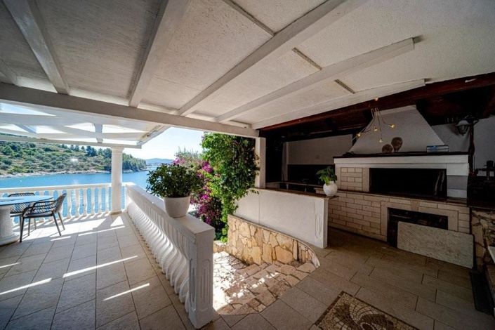 Image No.21-6 Bed Property for sale