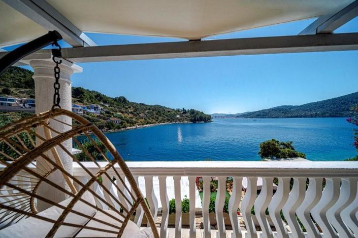 Image No.22-6 Bed Property for sale