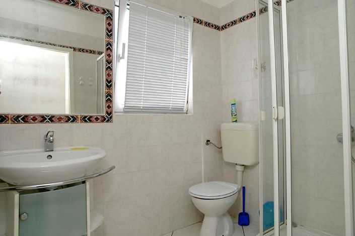 Image No.23-6 Bed Property for sale