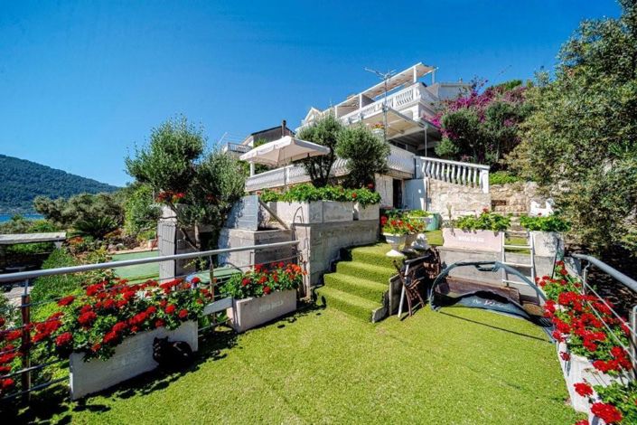 Image No.24-6 Bed Property for sale