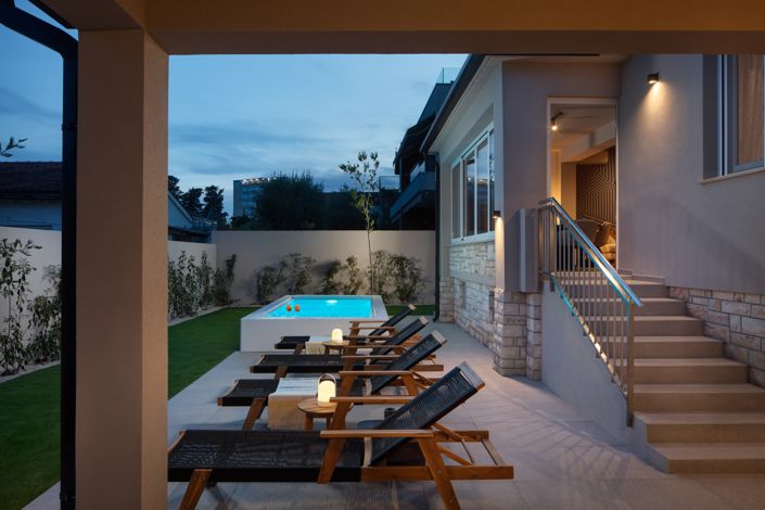 Image No.1-4 Bed Property for sale