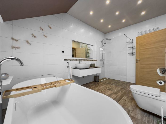 Image No.11-6 Bed Property for sale