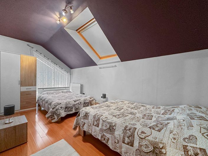 Image No.12-6 Bed Property for sale