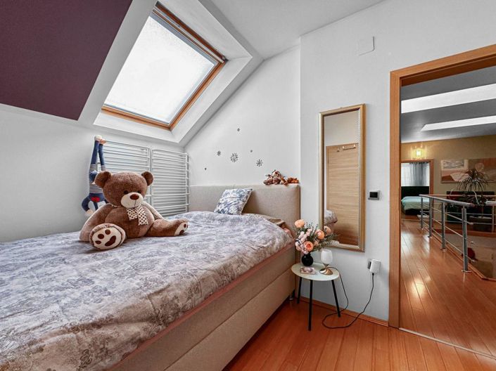 Image No.13-6 Bed Property for sale