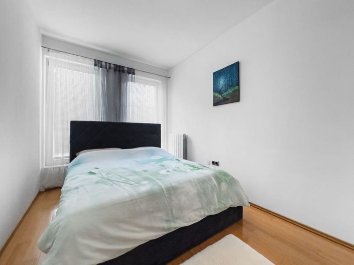 Image No.14-6 Bed Property for sale