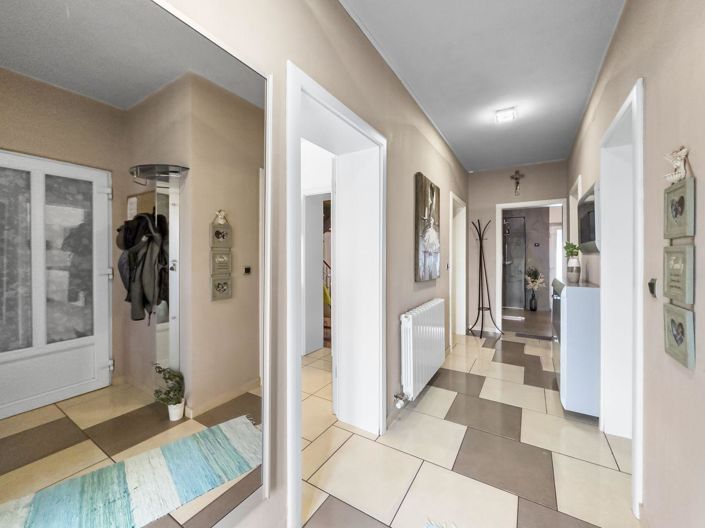 Image No.23-6 Bed Property for sale