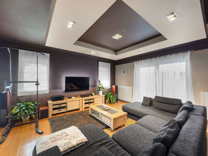 Image No.3-6 Bed Property for sale