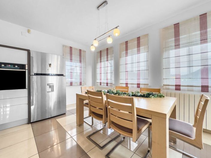 Image No.5-6 Bed Property for sale