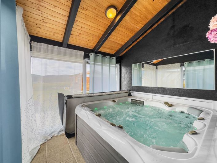 Image No.9-6 Bed Property for sale