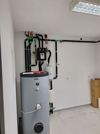 Image No.20-3 Bed Property for sale