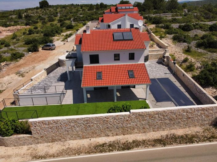 Image No.5-3 Bed Property for sale